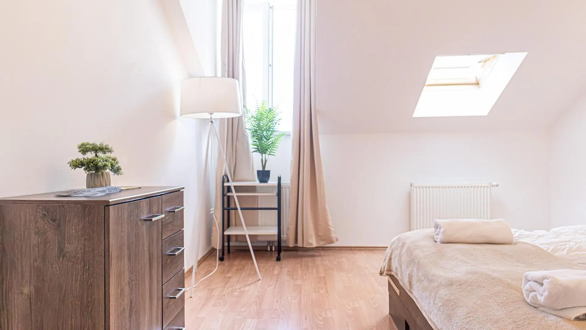 Apartament Spacious 2Br Apt Great Location - Near Schoenbrunn Wiedeń
