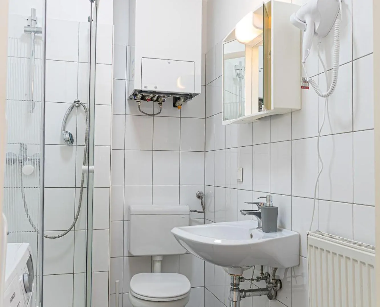 Spacious 2Br Apt Great Location - Near Schoenbrunn Wiedeń