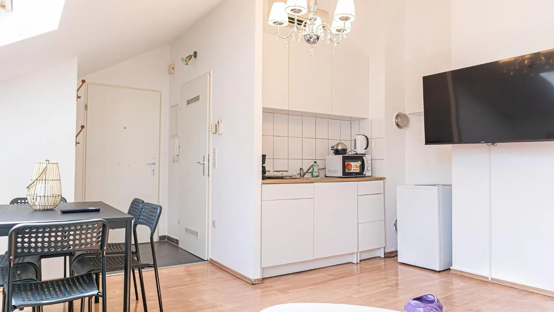 Apartament Spacious 2Br Apt Great Location - Near Schoenbrunn Wiedeń Austria