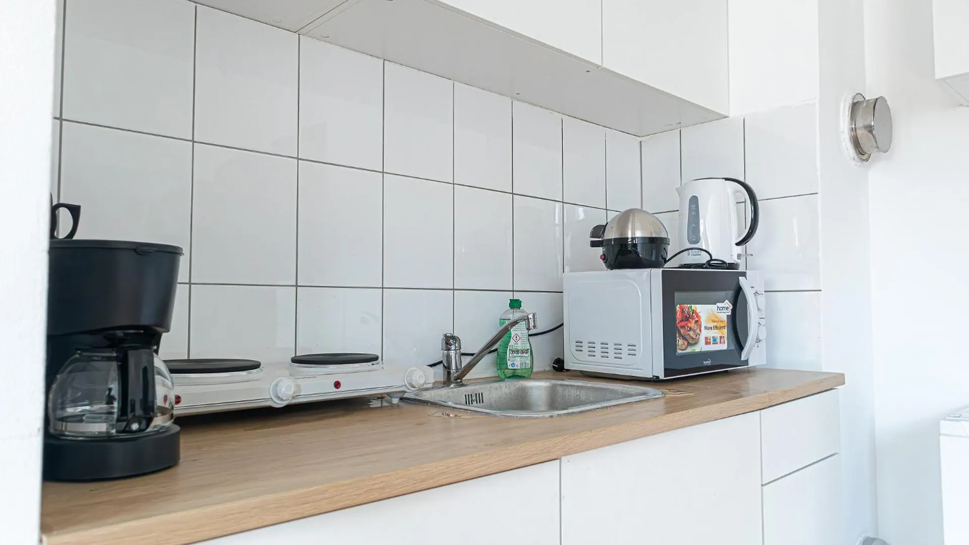 Spacious 2Br Apt Great Location - Near Schoenbrunn Wiedeń 0*,  Austria