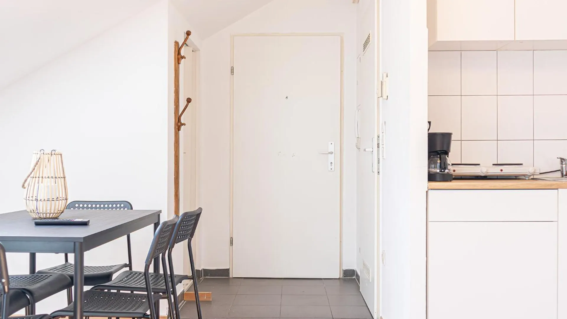 Spacious 2Br Apt Great Location - Near Schoenbrunn Wiedeń Austria